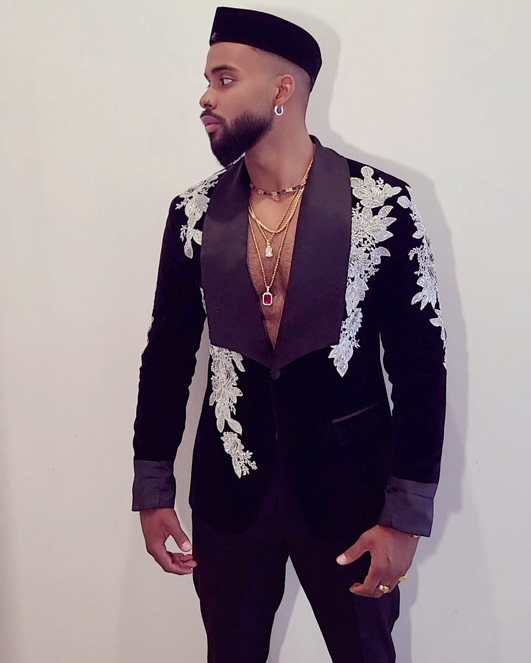 "Dapper and Dashing: A Guide to Men's Prom Suit Style"